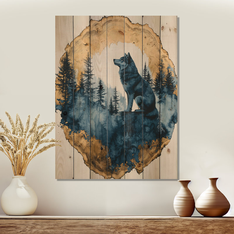 Loup doré dans un paysage de forêt bleue II - loup, reproduction sur bois - sur bois de pin naturel