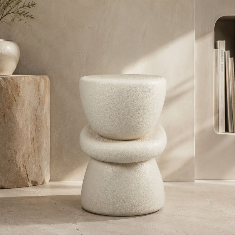 Table d'appoint 16,14 po x 13,78 po x 21,65 po empilable organique sculpturale, table de bout ronde en fibre de verre texturée crème pour le coin du canapé du salon, aucun assemblage requis.
