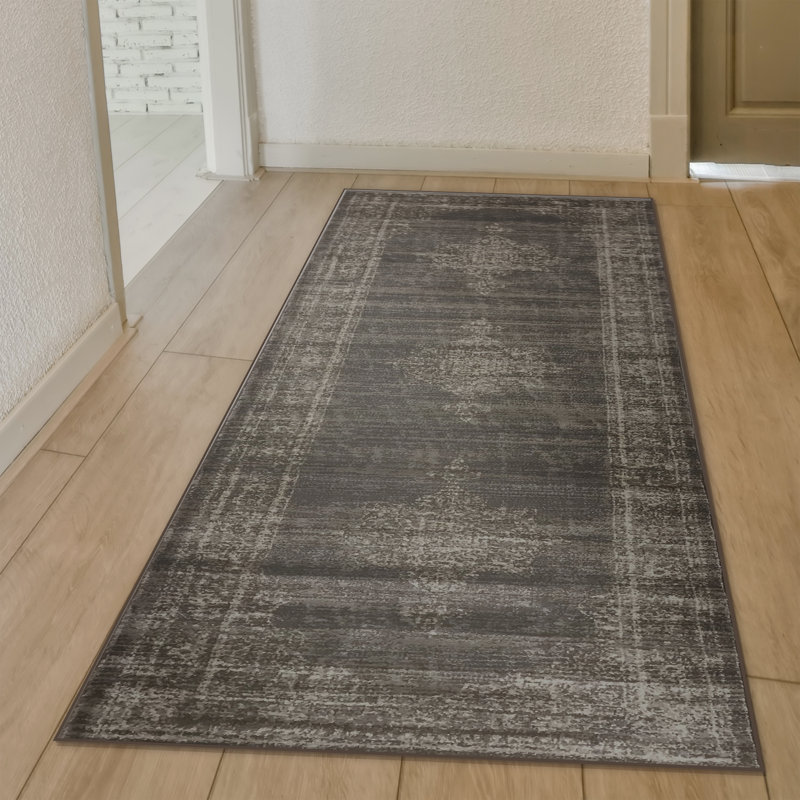 Benson Oriental Indoor Rug, Runner 2'2" x 7'7"