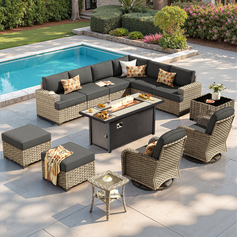 Ensemble modulaire de patio 13 pièces avec chaises berçantes pivotantes Carolle, ensemble de revêtement en osier de rotin avec table basse rougeoyante, ensemble de canapé d'extérieur avec foyer pour terrasse extérieure