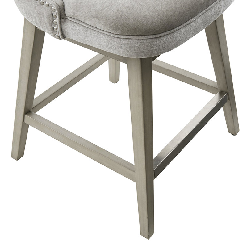 Tabouret de comptoir pivotant de 25,75 po de couleur grise, assise rembourrée, pieds en bois massif, sans retour automatique, garniture cloutée argentée, tabouret à 360 degrés en métal robuste, hauteur, bois gris, tissu