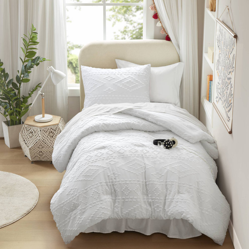 Gigi Clipped Jacquard Tufted Comforter Set, White, Full / Double Comforter + 2 Standard Shams