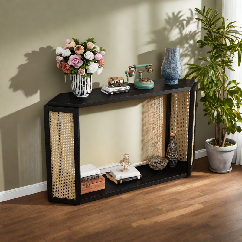 Console étroite avec un dessus irrégulier unique, une table d'entrée avec une tablette ouverte, un canapé en rotin pour le couloir du salon et l'entrée