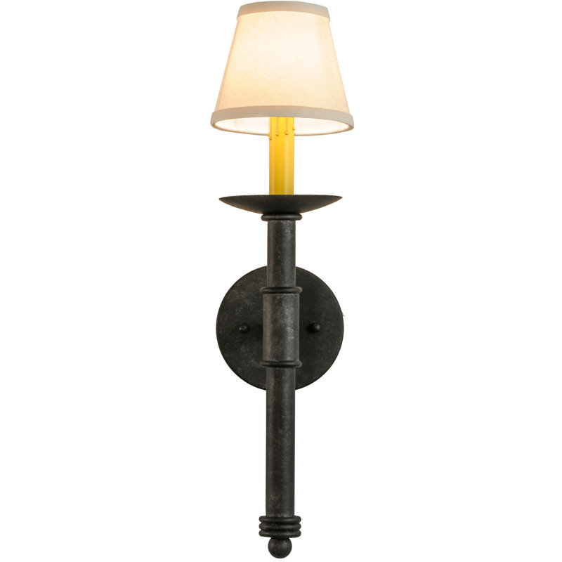Amada 1 - Light Wallchiere