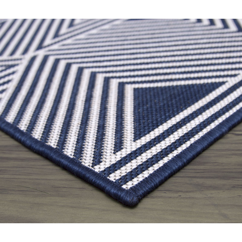 Tapis intérieur / extérieur bleu marine Averelle, Rectangle 5 pi 3 po x 7 pi 6 po