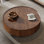 Table basse élégante avec 2 tiroirs de rangement, plateau en grain de bois de noyer, table de salon moderne, installation facile
