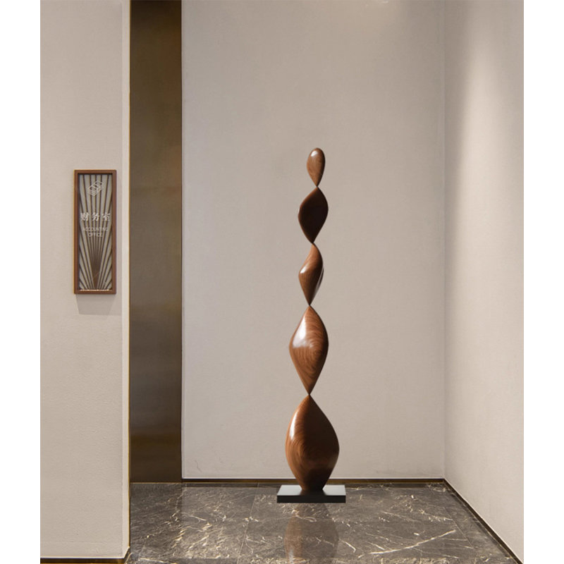 Statue minimaliste en bois pour plancher, design organique vertical incurvé
