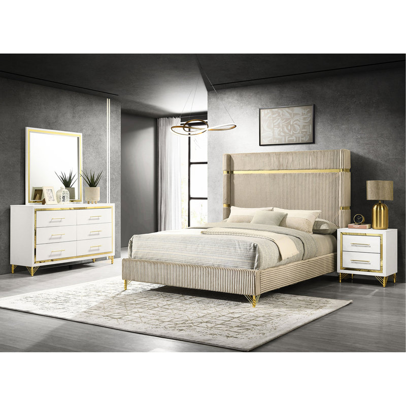 4 chambres pour grand lit, lit beige, commode blanche et table de chevet - grand lit classique, construction sculptée, miroir
