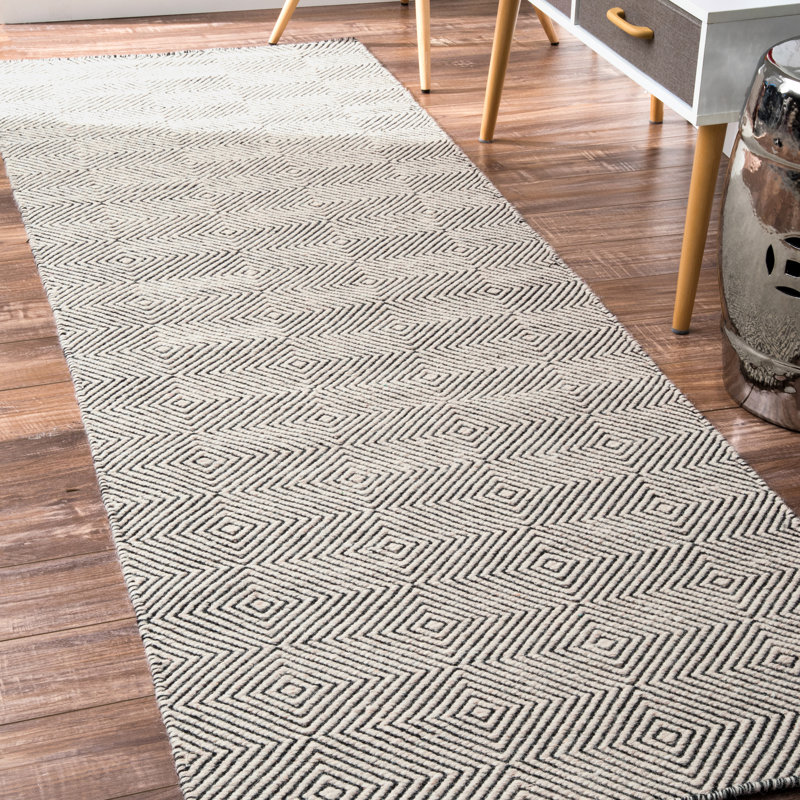 Azarian Geometric Diamond Handmade Tufted Wool Ivory/Black Rug, Runner 2'6" x 10'