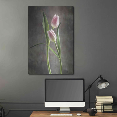 «Spring Tulips VI» par Debra Van Swearingen