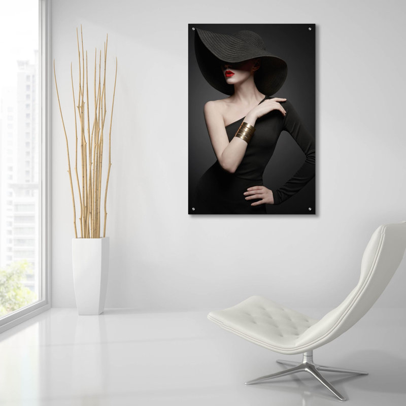 «Lady in Black» par Epic Portfolio, art mural en verre acrylique, H 36 po x l 24 po x P 0,2 po