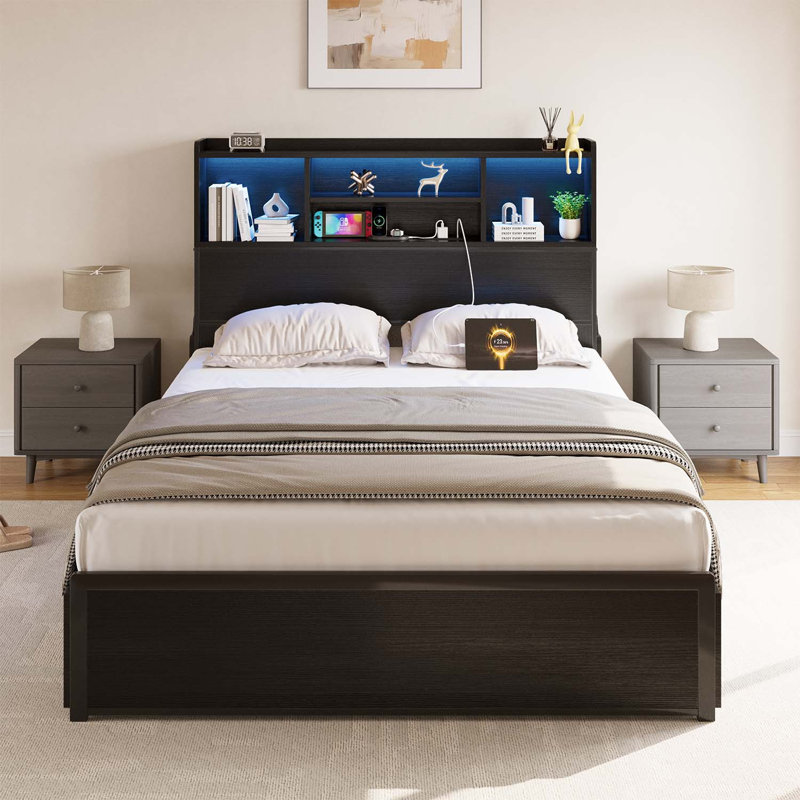 Cadre de lit Queen avec 4 tiroirs sous le lit, lit plateforme moderne avec station de recharge et lumière DEL, tête de lit de rangement avec étagères bibliothèque ouvertes