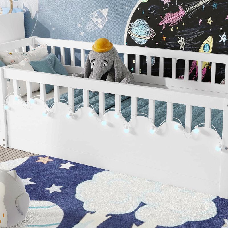 Structure de lit simple Montessori avec rails hauts, lits en bois pour enfants avec éclairage et tablette de rangement