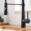 Robinet d'évier de cuisine noir moderne avec rétractable, structure de fuite, couche extérieure facile à nettoyer, température et débit d'eau réglables, solution d'installation rapide