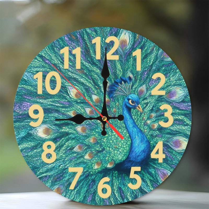 Horloge à chiffres avec paon