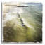  «Buckroe Beach 1» par Alicia Ludwig, art mural en verre acrylique, 24 po x 24 po