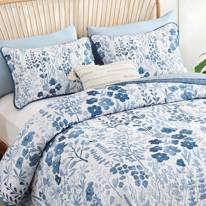 3-Piece Floral Quilt Set Soft Cozy Microfiber Lightweight All-Season Bedspread Coverlet, King Quilt + 2 Pillowcases, Navy