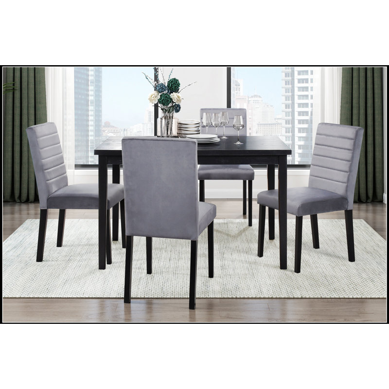 Table de salle à manger en chêne naturel, décontractée et durable, parfaite pour les cuisines modernes et traditionnelles