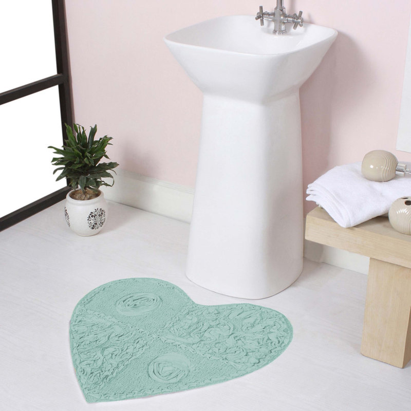 Schoenberger Heart Bath Rug 25"x25", Sky Blue