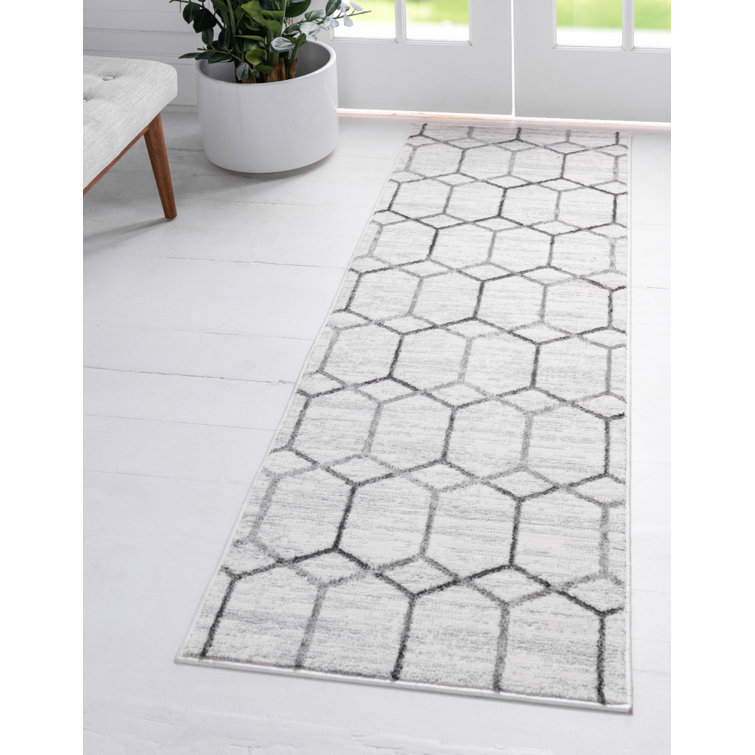 Isayana Geometric Indoor Rug