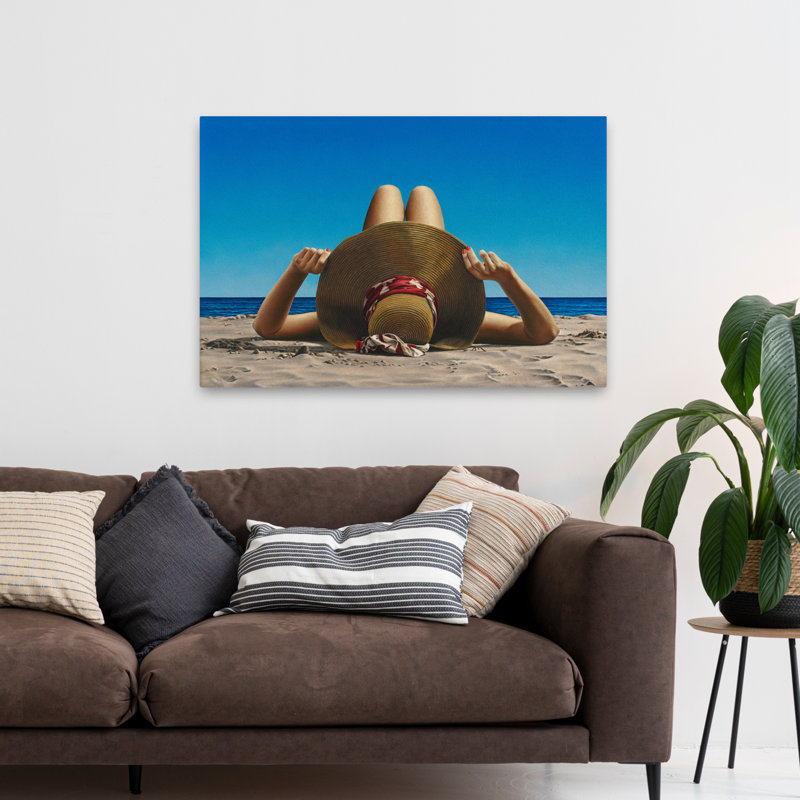 Sunhat - Étude de plage figurative, chapeaux, océan, été, bleu marine, art rouge indigo, H 32 po x l 48 po