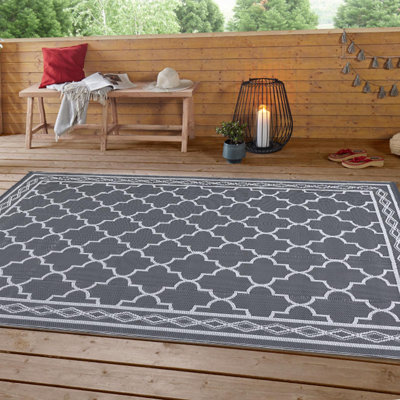Tapis d'extérieur 8 pi x 10 pi pour patio, tapis de paille en plastique polypropylène réversible imperméable, tapis de camping géométrique gris avec sac de transport et piquets pour véhicule récréatif, terrasse, porche, pique-nique