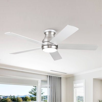 Ventilateur de plafond 52 po à profil bas en nickel brossé avec pales argentées