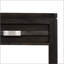 Table basse avec détails en métal