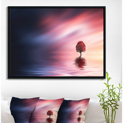 Arbre solitaire étonnant avec art graphique d'oiseaux