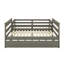 Lit simple superposé au dessus d'un lit double avec gigogne-339196105