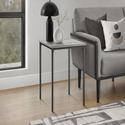 Petite table de bout carrée 22 po
