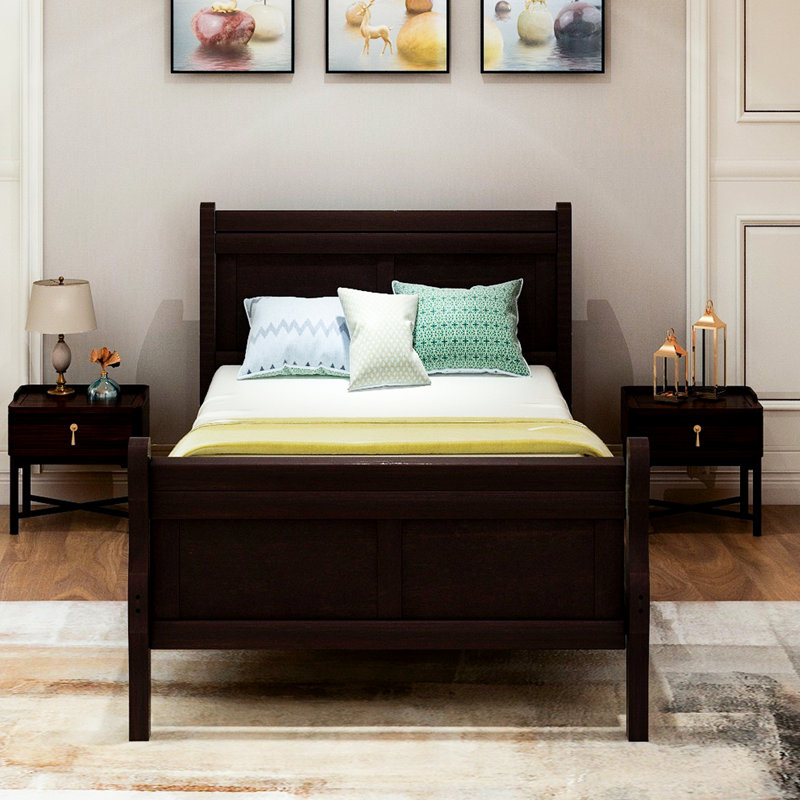 Lit plateforme simple en bois massif avec finition - tête de lit et matelas supportant confortablement le cadre: pour la chambre à coucher