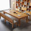 Bureau rectangulaire brun en bois massif avec 3 tiroirs-108803574