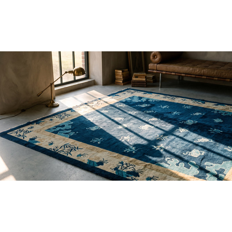 Tapis antique chinois à motif floral sur fond bleu