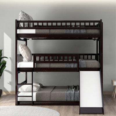- Lit triple complet, finition, structure en bois de pin, conception de chambre à coucher, échelles intégrées pour l'escalade, glissade convertible, bon repos multiple, matériau de lit superposé de 78,7 po x 87,3 po x 76,5 po, espace deux facile d'accès,