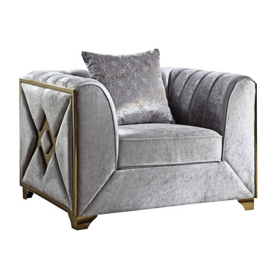 Fauteuil en velours argenté, style moderne, siège confortable, revêtement en bois massif, assise
