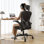 Chaise grande et haute, capacité de 350 lb, hauteur maximale de 6 pi 5 po, chaise de bureau à dossier haut pour de longues heures confortable, soutien lombaire et appui-tête réglables, accoudoir rabattable et roues en polyuréthane, noir