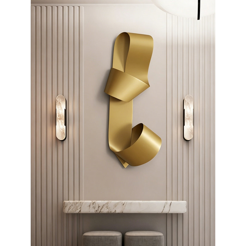 Sculpture murale moderne en métal de luxe moderne, ruban mural torsadé bicolore doré et bourgogne 3D pour entrée verticale