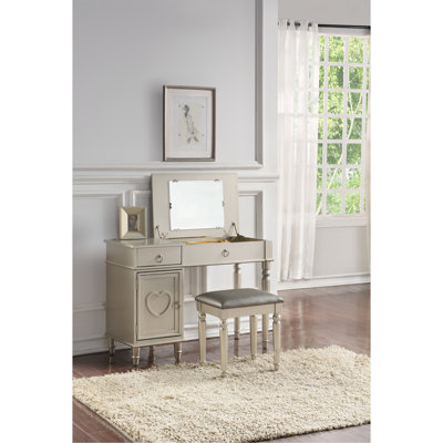 Ensemble de meuble-lavabo de chambre à coucher avec tabouret et tiroirs ouverts