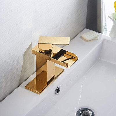 Single-handle Bathroom Faucet with Drain Assembly