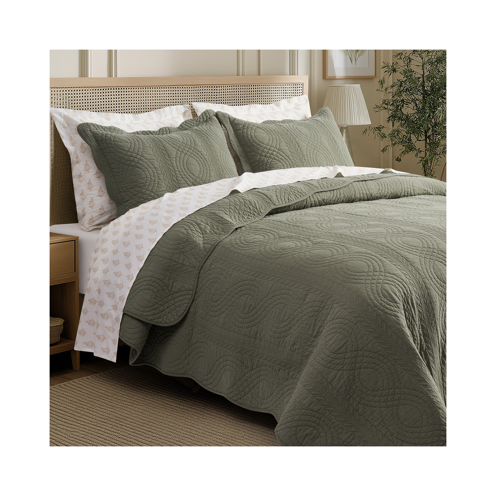 Scallop Edge 100% Cotton Quilt Set, Queen Quilt + 2 Queen Shams, Olive Green