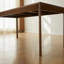 Ensemble de table de salle à manger simple et confortable en bois massif-107149536