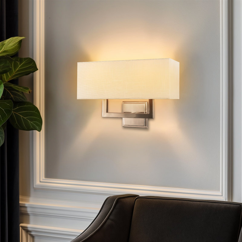Applique murale moderne 2 lumières Latitude Run® Haven 16 + abat-jour rectangulaire en tissu blanc, finition nickel brossé