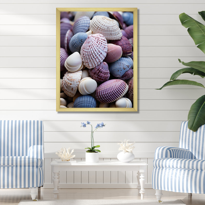 Beach Shells and Shadows III sur toile, Encadrement doré, H 32 po x l 16 po x P 1 po