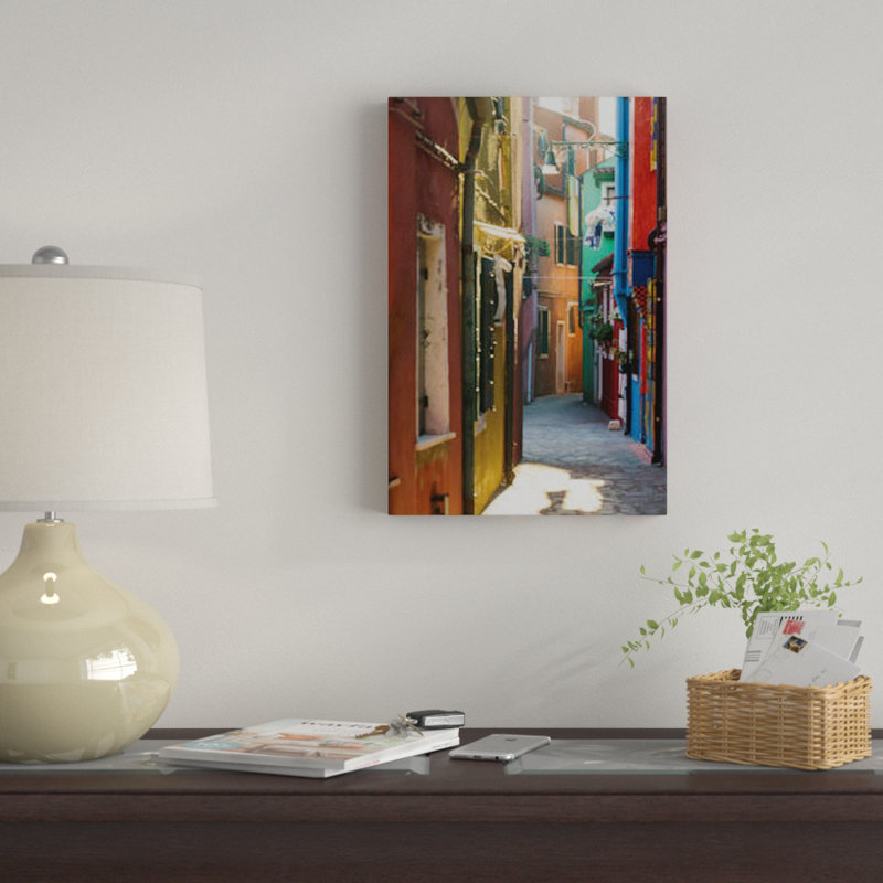 «Small Alley In Burano, Venice» par Matteo Colombo, impression sur toile, H 12 po x l 8 po x P 0,75 po, Toile tendue