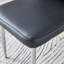 Ensemble de table et de chaises. Ensemble de salle à manger élégant en verre trempé transparent - 71 po x 35,4 po avec 8 chaises en polyuréthane noir avec un motif à rayures verticales sur le dossier