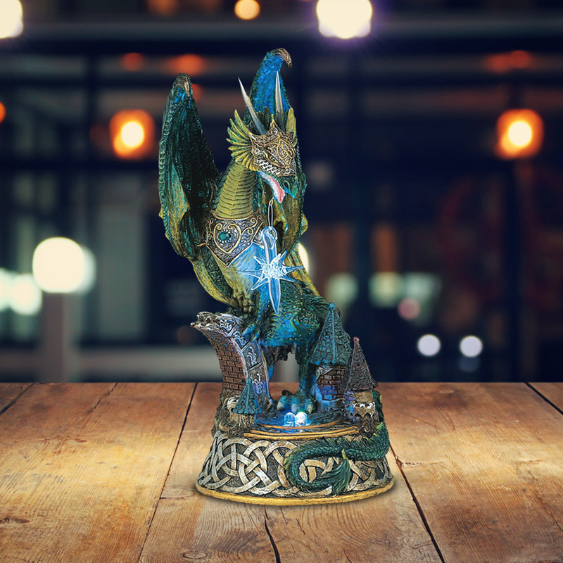 Figurine de fantaisie de 9 po DEL verte sur un village