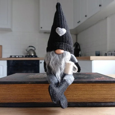 Adorable maison de poupée tricotée sans visage