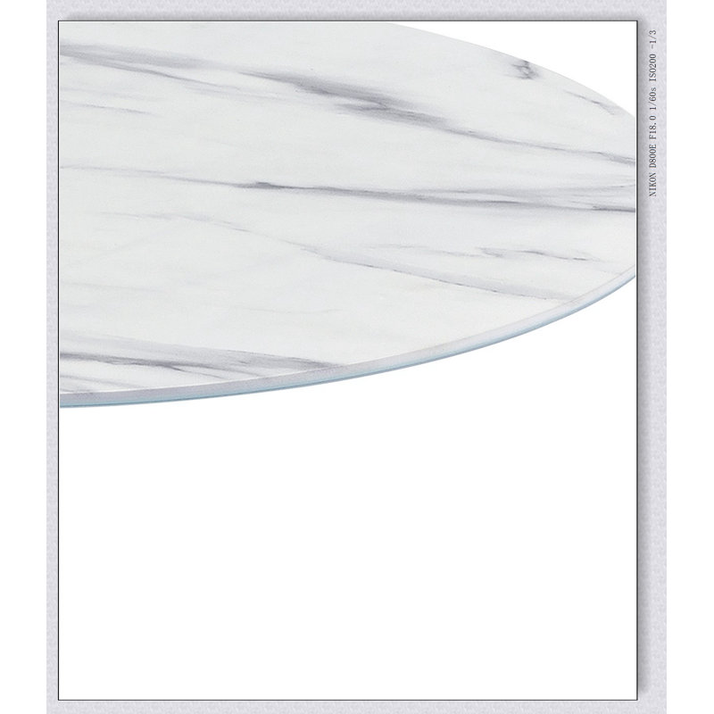 Table de bout avec plateau texturé en marbre blanc