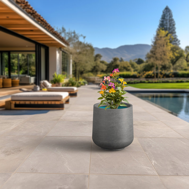 Grand pot à fleurs Brenno, H 17,32 po x l 16,54 po x P 16,54 po, Gris naturel (intérieur amélioré)